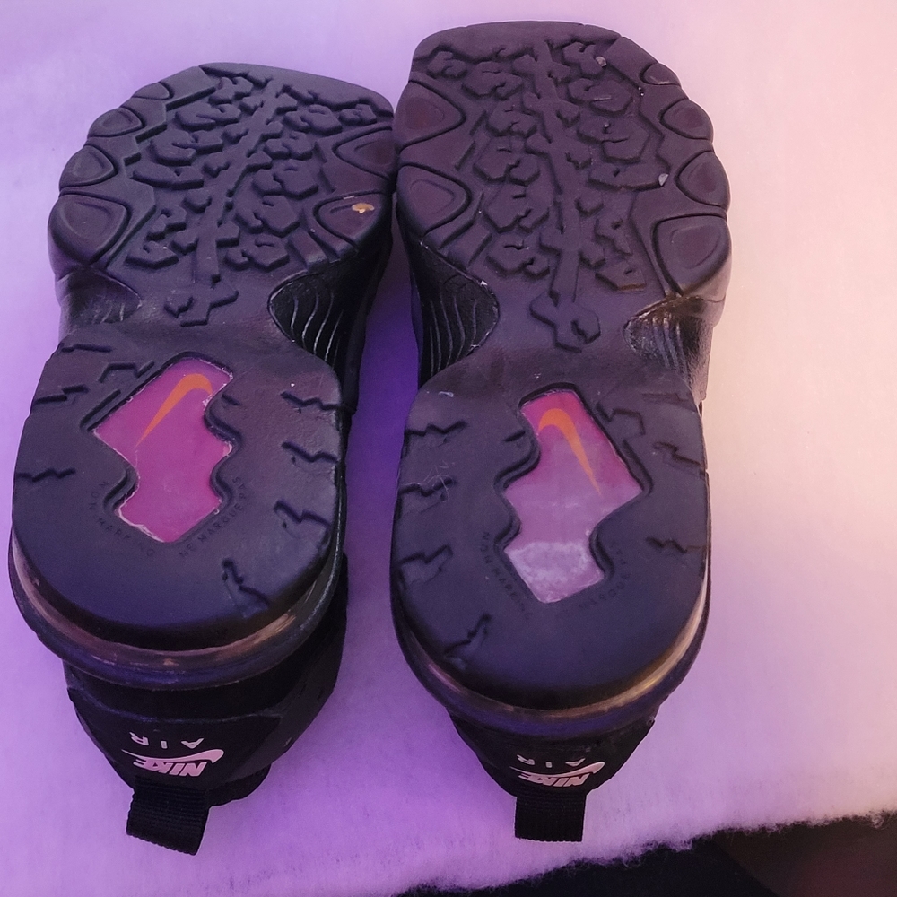 Nikes - Picture 5 of 6